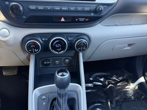 Certified 2021 Hyundai Venue FWD image 13