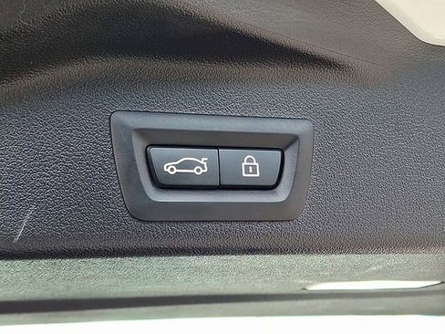 Used 2022 BMW X5 xDrive40i w/ Premium Package AWD/4WD image 32