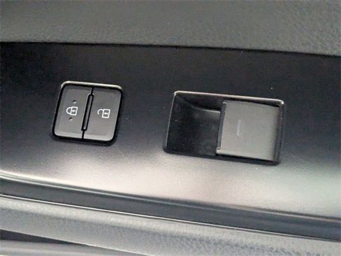 Used 2025 Toyota Camry SE image 33