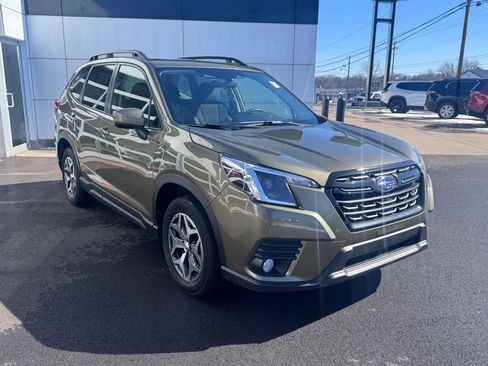 Used 2022 Subaru Forester Premium image 7