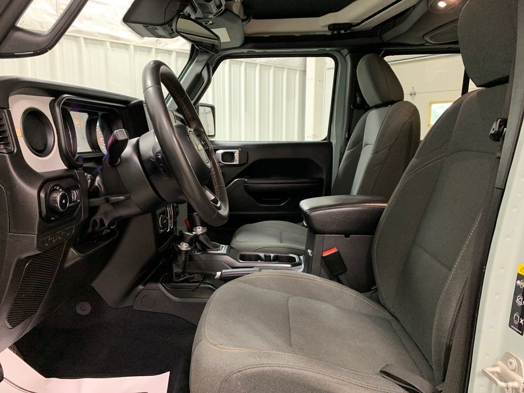 Used 2024 Jeep Wrangler Unlimited Sport AWD/4WD image 4