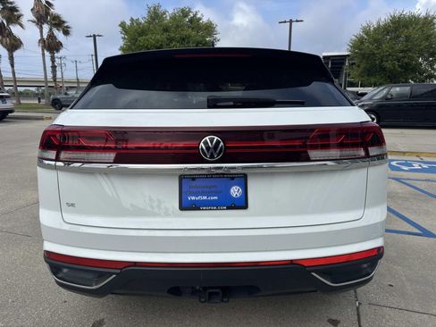 Used 2025 Volkswagen Atlas Cross Sport SE image 6