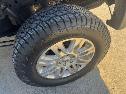 Used 2014 Ford F150 Platinum image 10