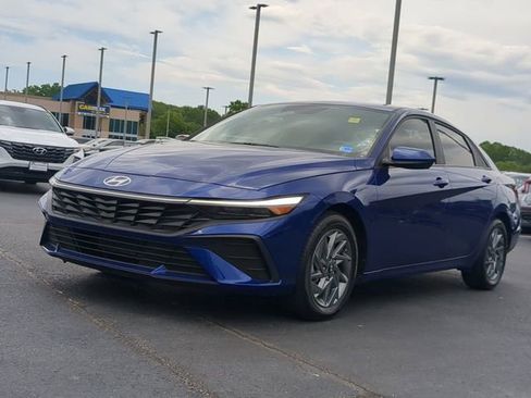 Used 2024 Hyundai Elantra SEL FWD image 7
