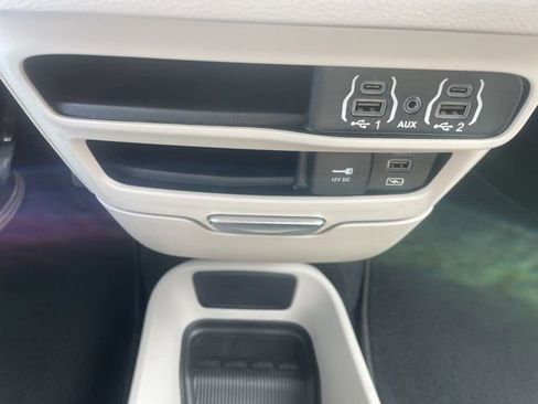 Used 2022 Chrysler Pacifica Touring-L FWD image 43