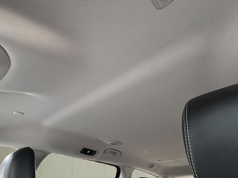 Certified 2024 Chrysler Pacifica Touring-L image 36