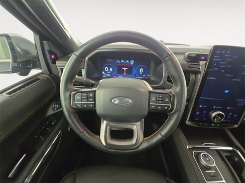 Used 2024 Ford Expedition Platinum image 12