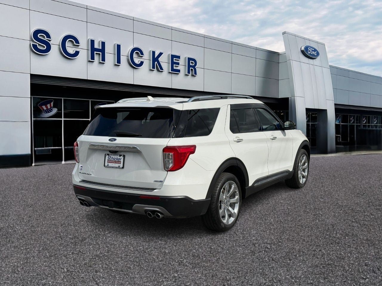 Used 2020 Ford Explorer Platinum w/ Premium Technology Package AWD/4WD image 2