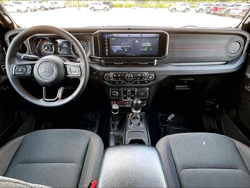 Used 2024 Jeep Wrangler Unlimited Rubicon w/ Convenience Group AWD/4WD image 16