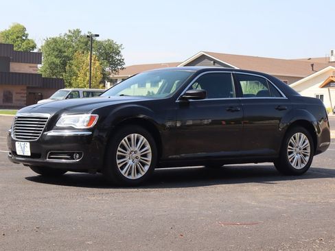 Used 2013 Chrysler 300 AWD w/ Driver Convenience Group image 11