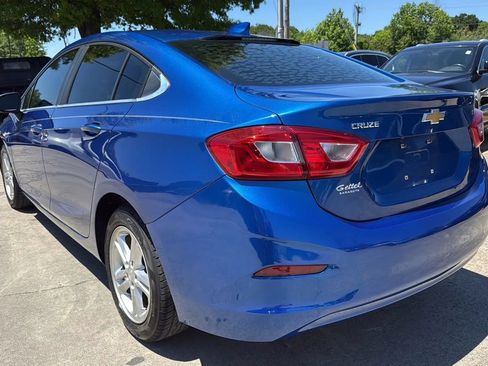 Used 2018 Chevrolet Cruze LT FWD image 3