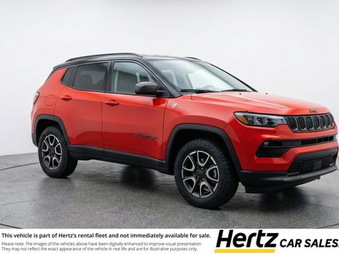 Used 2025 Jeep Compass Trailhawk AWD/4WD image 1