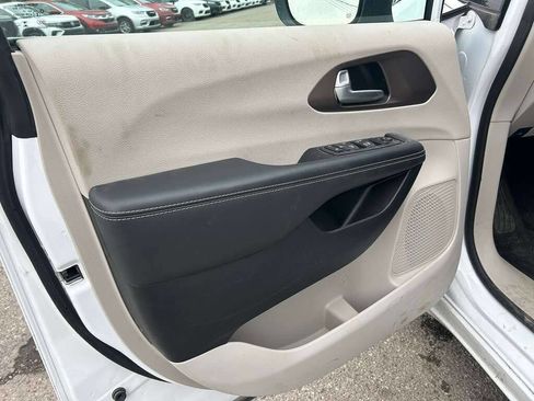 Used 2024 Chrysler Voyager LX FWD image 10