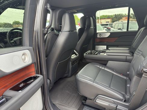 Used 2024 Lincoln Navigator Reserve AWD/4WD image 11