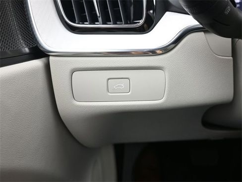 New 2026 Volvo XC60 B5 Ultra w/ Protection Package Premier image 28