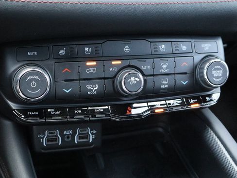 Used 2021 Dodge Durango R/T w/ Tow 'N Go Package AWD/4WD image 17