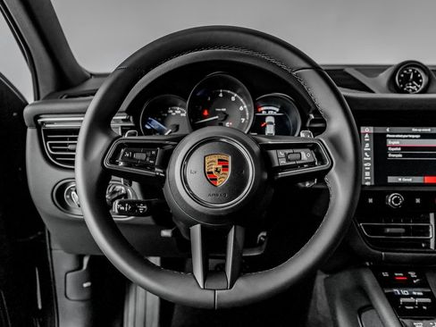 Certified 2026 Porsche Macan AWD/4WD image 17