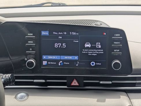 Used 2022 Hyundai Elantra SEL w/ Convenience + Premium Package FWD image 18
