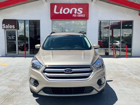 Used 2018 Ford Escape SE FWD image 2