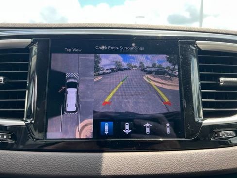 Used 2020 Chrysler Pacifica Touring-L Plus w/ Tire & Wheel Group FWD image 21