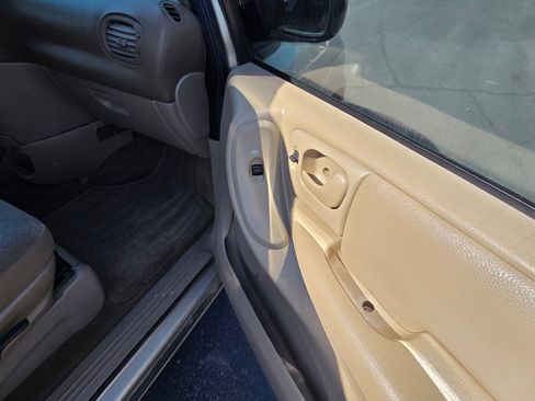 Used 2003 Chrysler Town & Country LX image 26