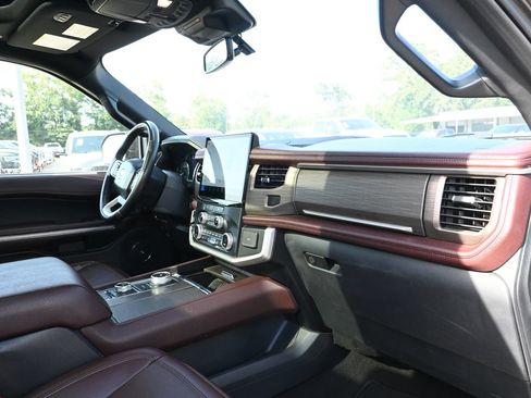 Used 2024 Ford Expedition Limited AWD/4WD image 36