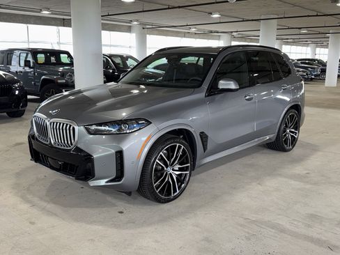 New 2026 BMW X5 xDrive40i w/ M Sport Package image 3