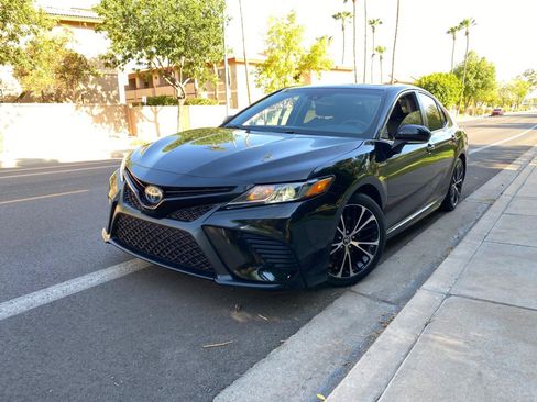 Used 2019 Toyota Camry SE w/ Audio Package FWD image 4