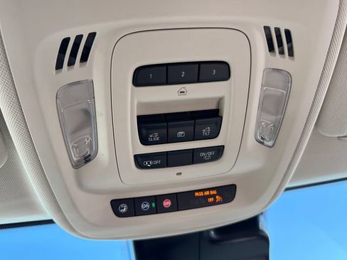 Used 2023 Buick Envision Avenir AWD/4WD image 39