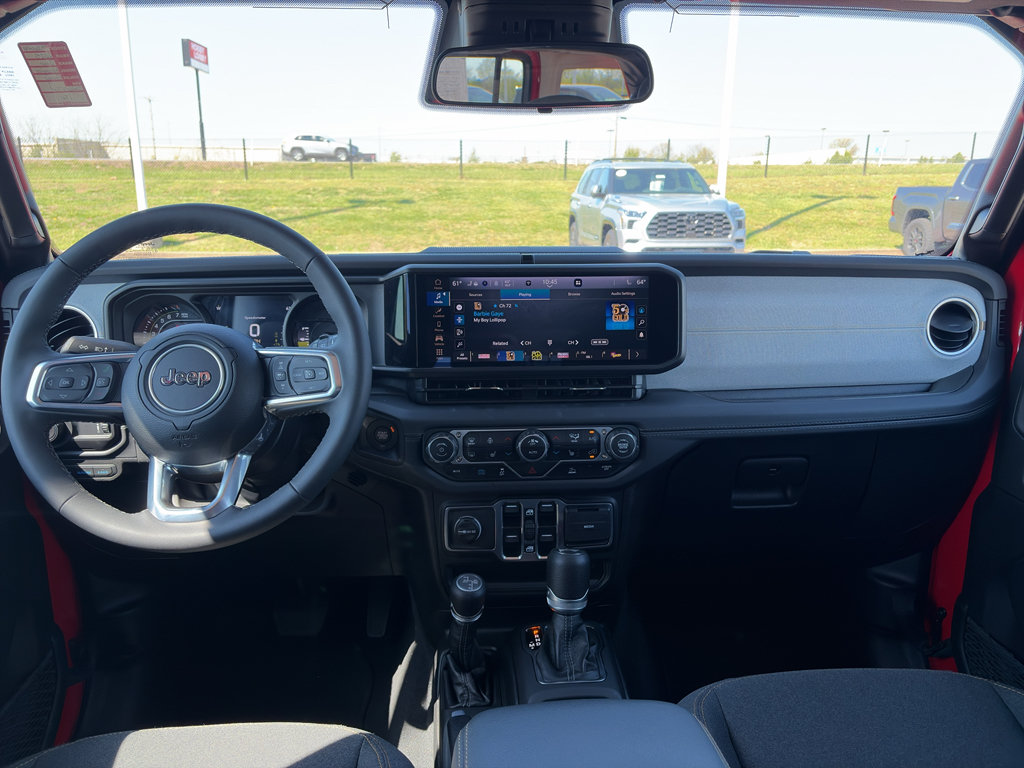 Used 2025 Jeep Wrangler Unlimited Sahara AWD/4WD image 13