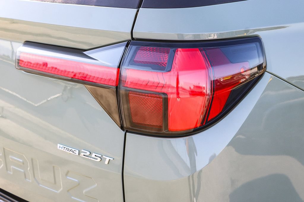 Used 2025 Hyundai Santa Cruz Limited AWD/4WD image 10