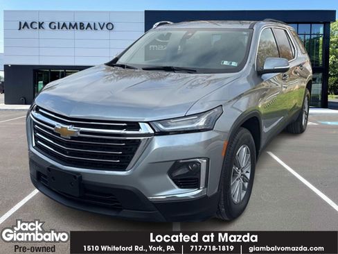 Used 2023 Chevrolet Traverse LT w/ Rear Camera Mirror Package image 1