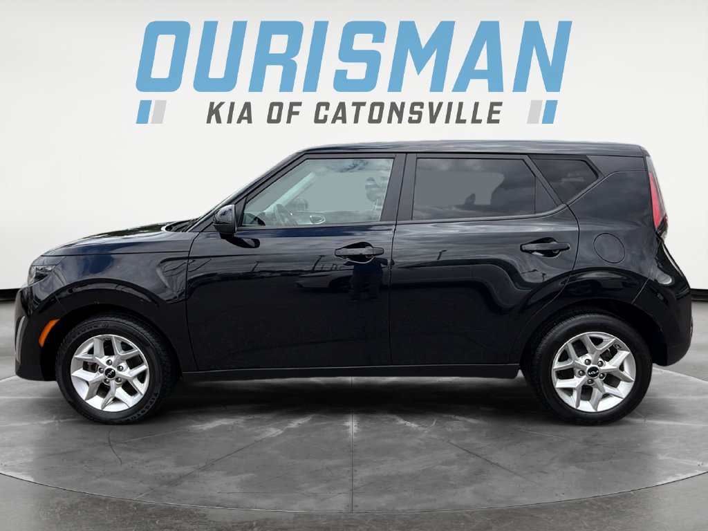 Used 2024 Kia Soul LX w/ Option Group 015 FWD image 3