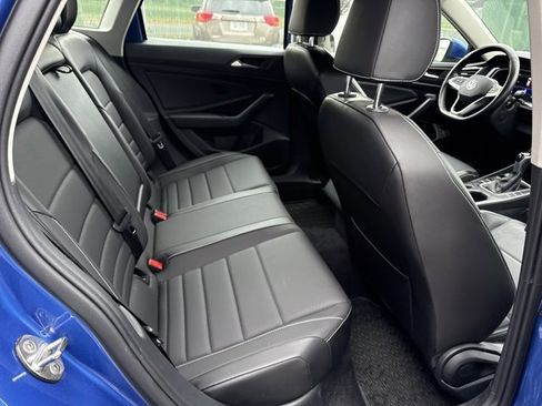 Used 2022 Volkswagen Jetta SE image 37