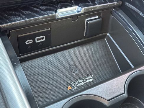 Used 2023 GMC Yukon Denali image 13