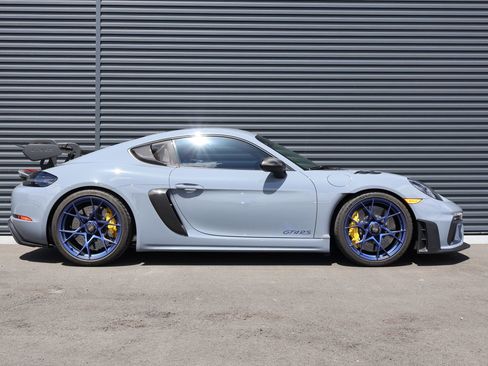 Certified 2025 Porsche 718 Cayman GT4 RS RWD image 9