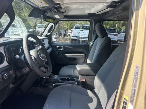 New 2025 Jeep Gladiator Sport image 12