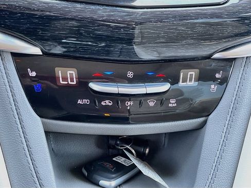 Used 2023 Cadillac XT6 Premium Luxury AWD/4WD image 16