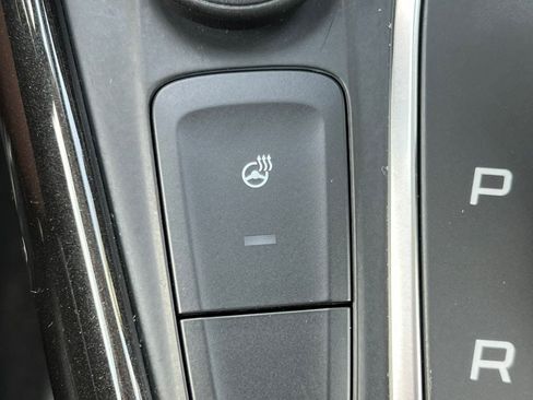 Used 2018 Ford Focus Titanium w/ Titanium Technology Package FWD image 27