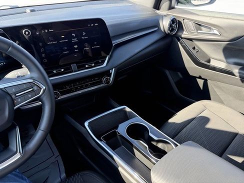 Used 2025 Chevrolet Equinox LT image 34