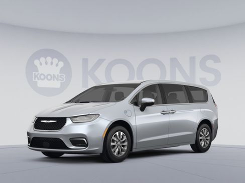 Used 2022 Chrysler Pacifica Touring-L FWD image 1