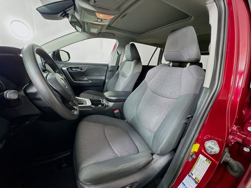 Used 2019 Toyota RAV4 XLE w/ Convenience Package image 11
