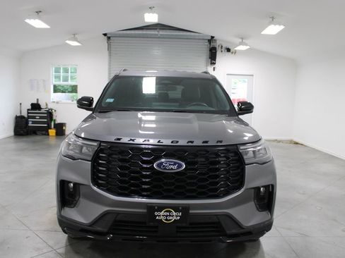 Used 2025 Ford Explorer ST-Line w/ ST-Line Street Pack AWD/4WD image 3