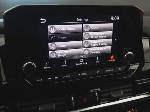 Used 2023 Nissan Pathfinder SV AWD/4WD image 19
