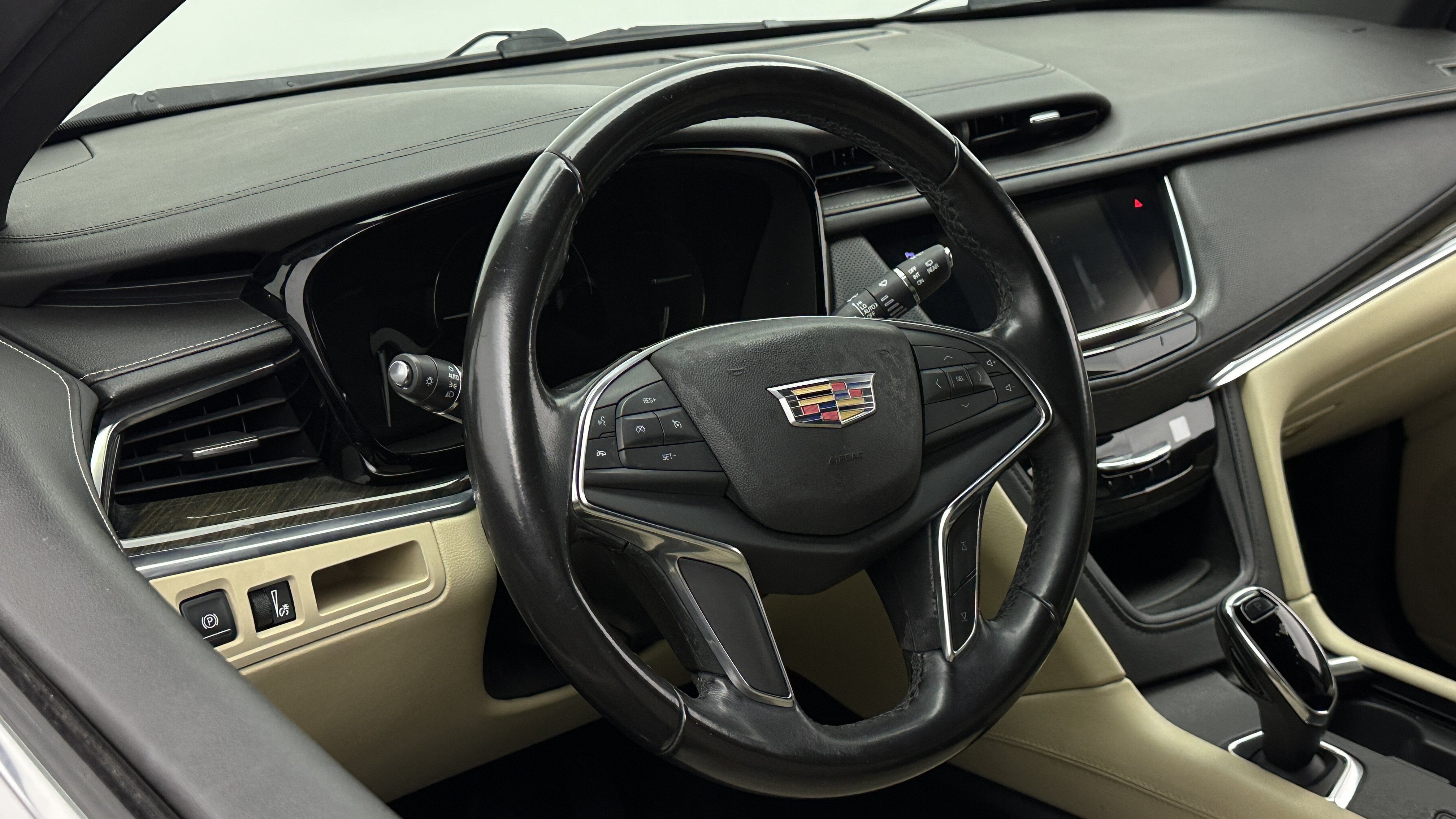 Used 2018 Cadillac XT5 FWD w/ LPO, Wheel Lock Package image 8