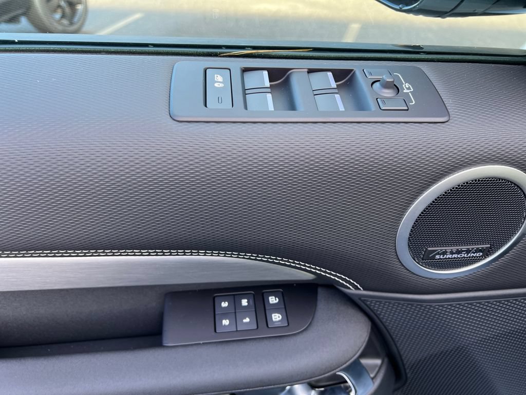 New 2025 Land Rover Discovery Dynamic SE AWD/4WD image 14