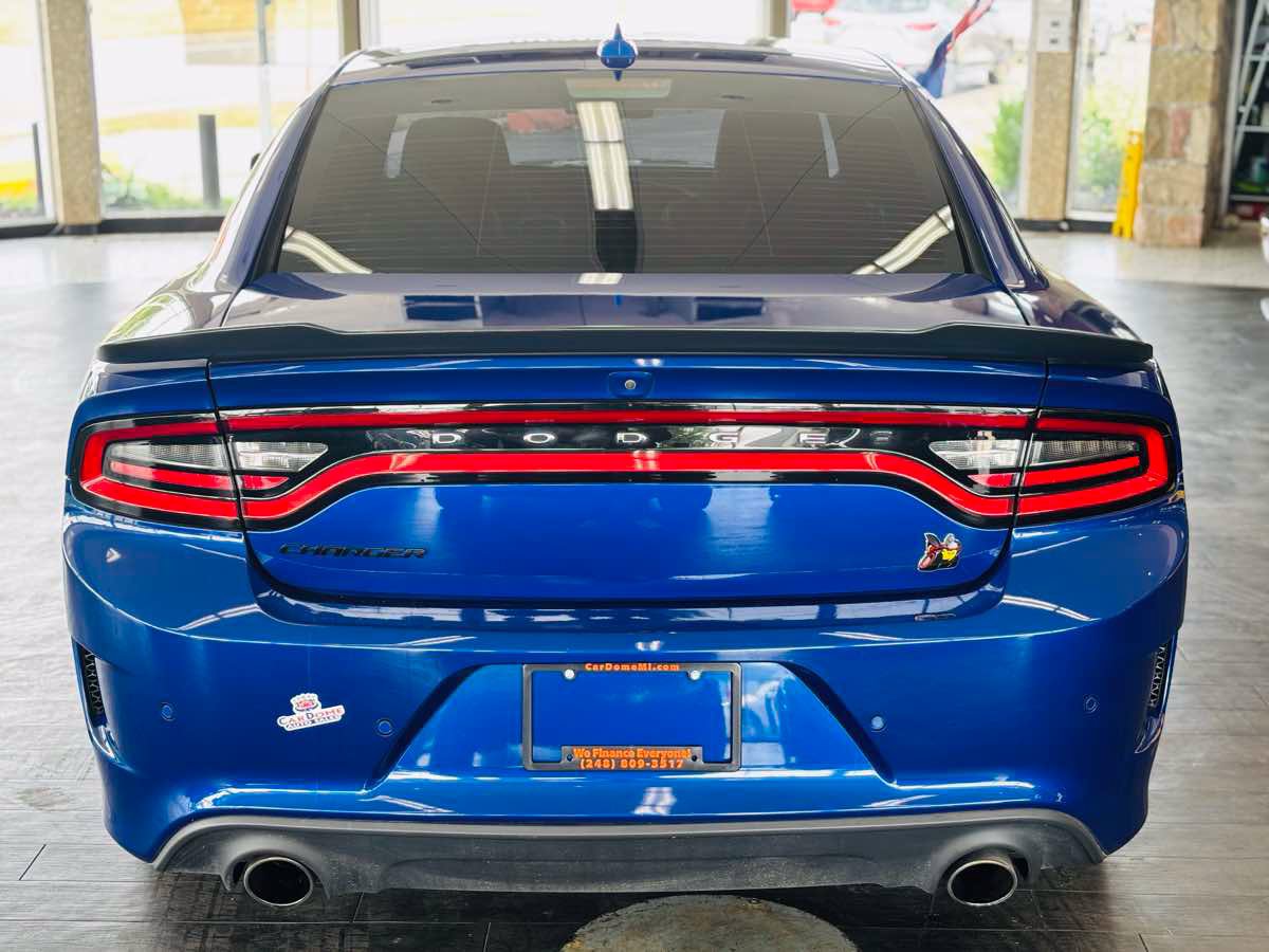 Used 2022 Dodge Charger Scat Pack w/ Dynamics Package RWD image 9