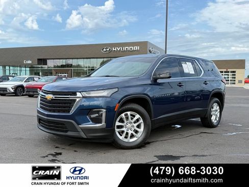 Used 2022 Chevrolet Traverse LS AWD/4WD image 1