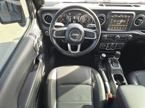 Used 2018 Jeep Wrangler Unlimited Sahara image 29