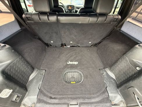 Used 2017 Jeep Wrangler Unlimited Rubicon image 38